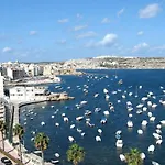 アパート Seafront, With Private Seaview Terrace By 360 Estates セント・ポールズ・ベイ