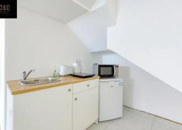 Seafront, With Private Seaview Terrace By 360 Estates