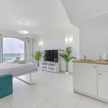 شقة Seafront, With Private Seaview Terrace By 360 Estates خليج سانت بول