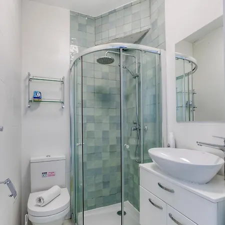 Seafront, With Private Seaview Terrace By 360 Estates شقة *